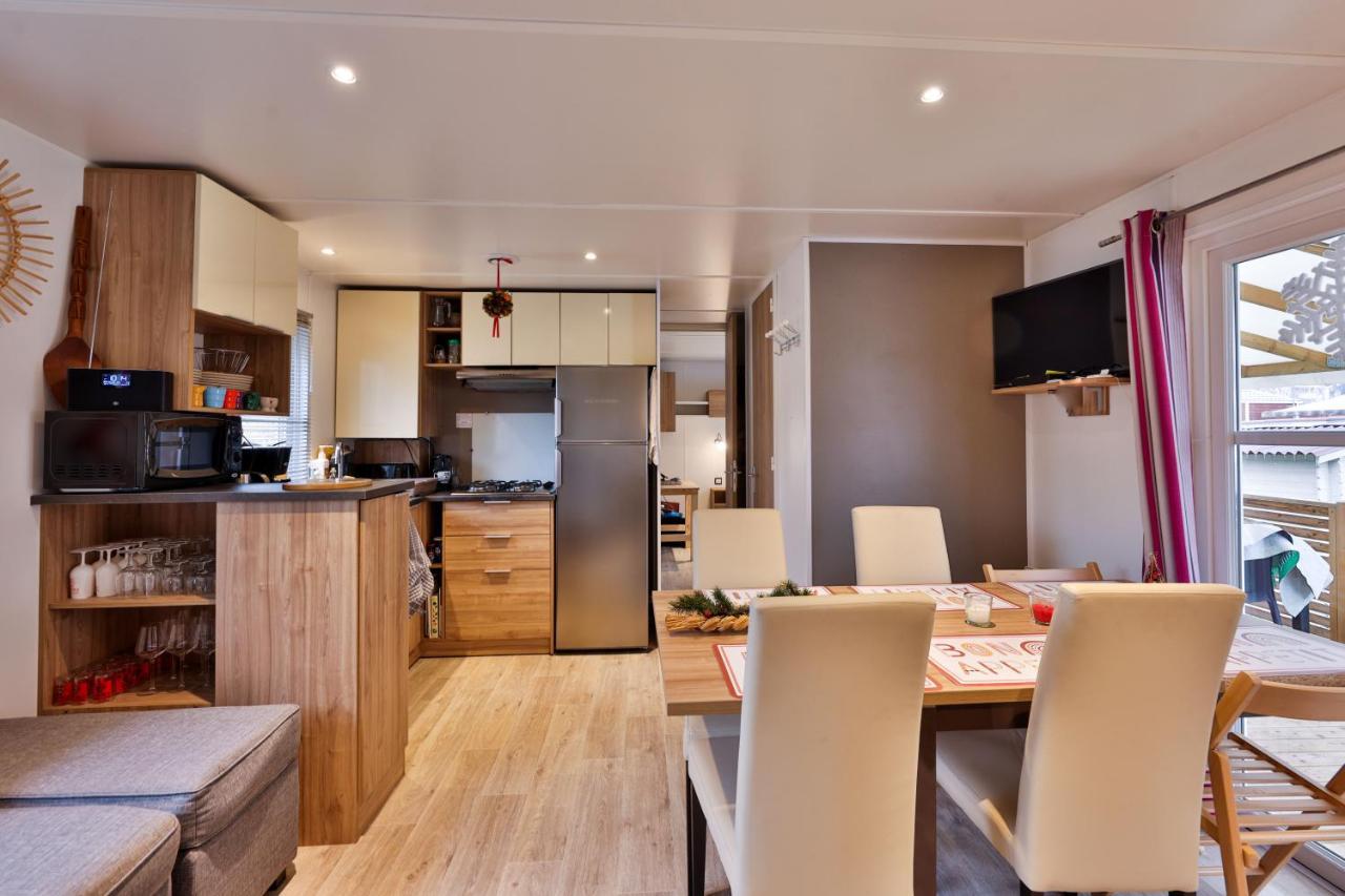 Grand Mobil 6 Personnes Climatisé Avec 3 Et 2 Salles De Bains à Munster En Alsace *